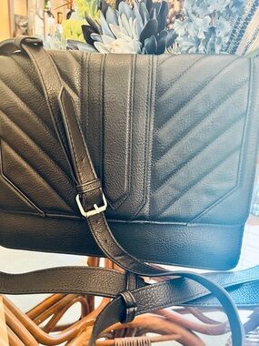 Steve Madden Black Tote/Crossbody Interior Logo-Lined Handbag